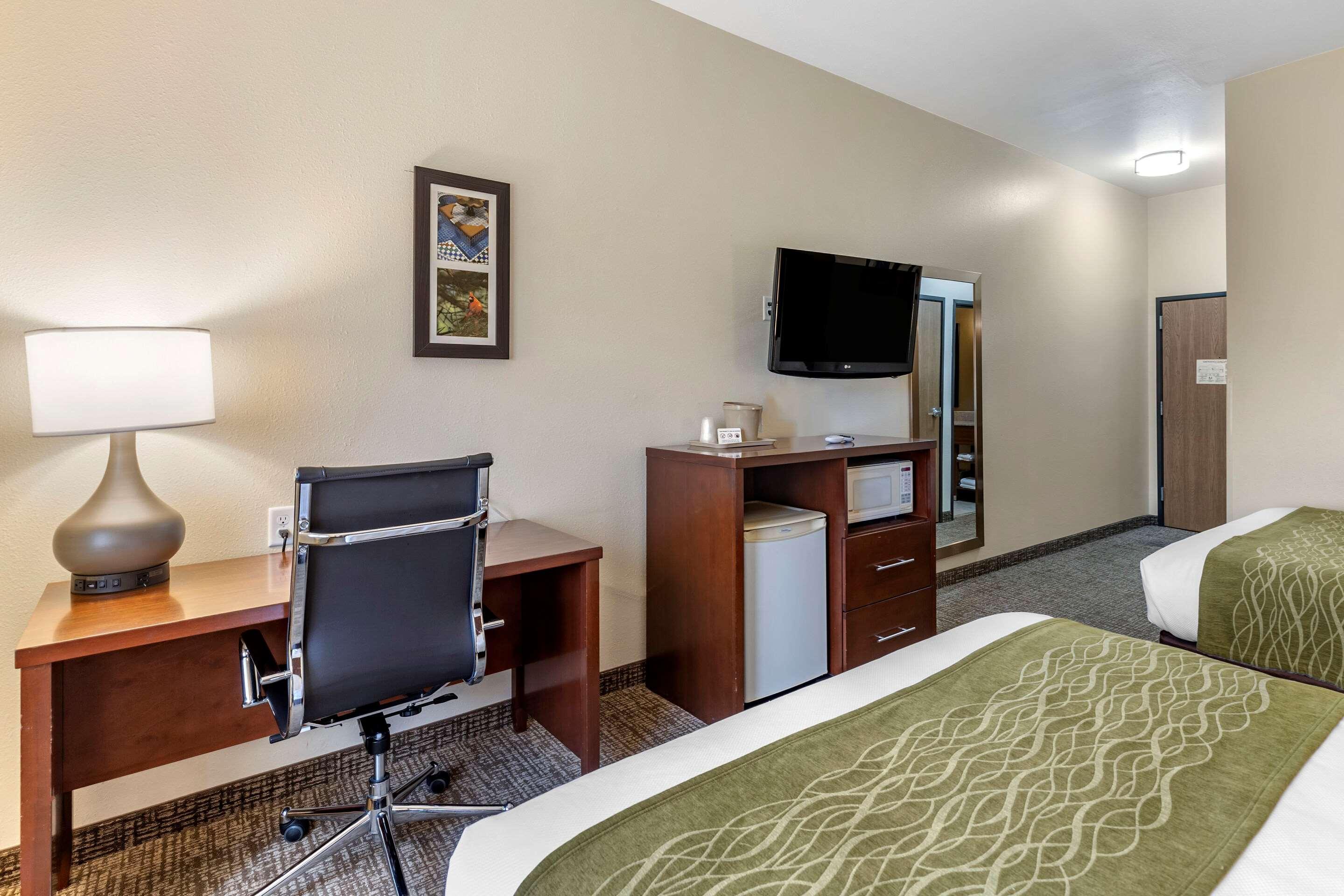 Comfort Inn & Suites Greenville I-70 Eksteriør billede