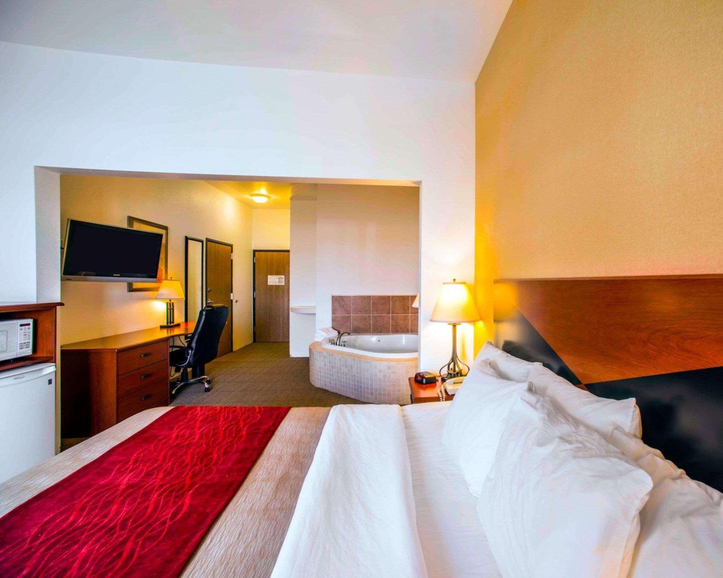 Comfort Inn & Suites Greenville I-70 Eksteriør billede
