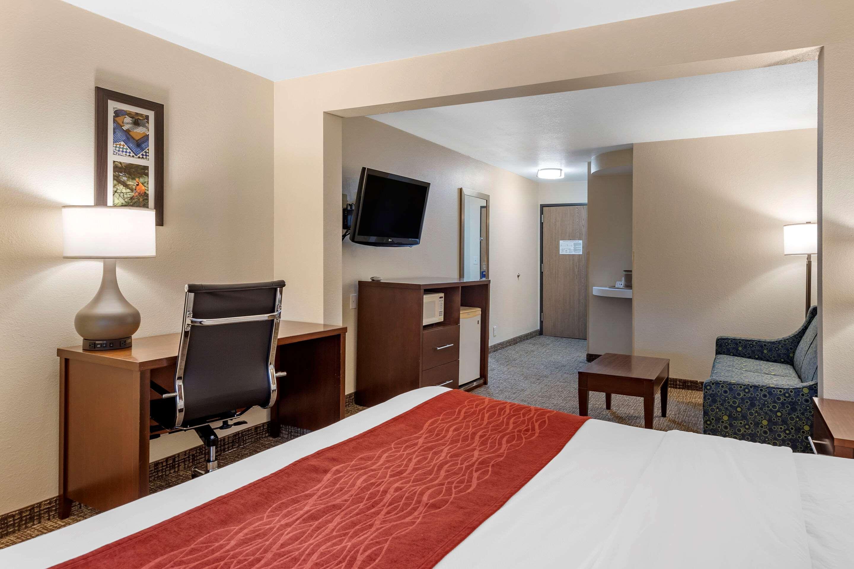 Comfort Inn & Suites Greenville I-70 Eksteriør billede