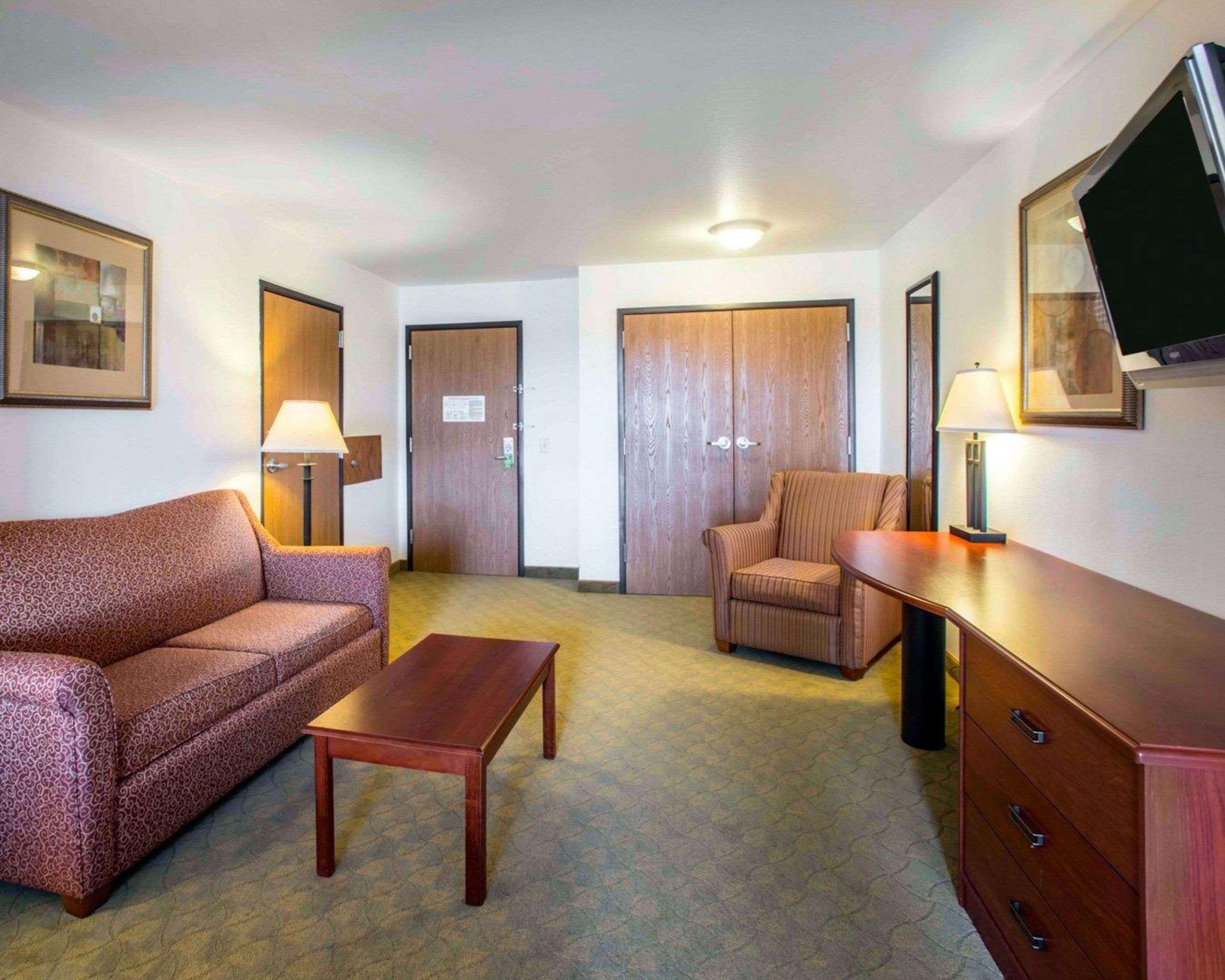 Comfort Inn & Suites Greenville I-70 Eksteriør billede