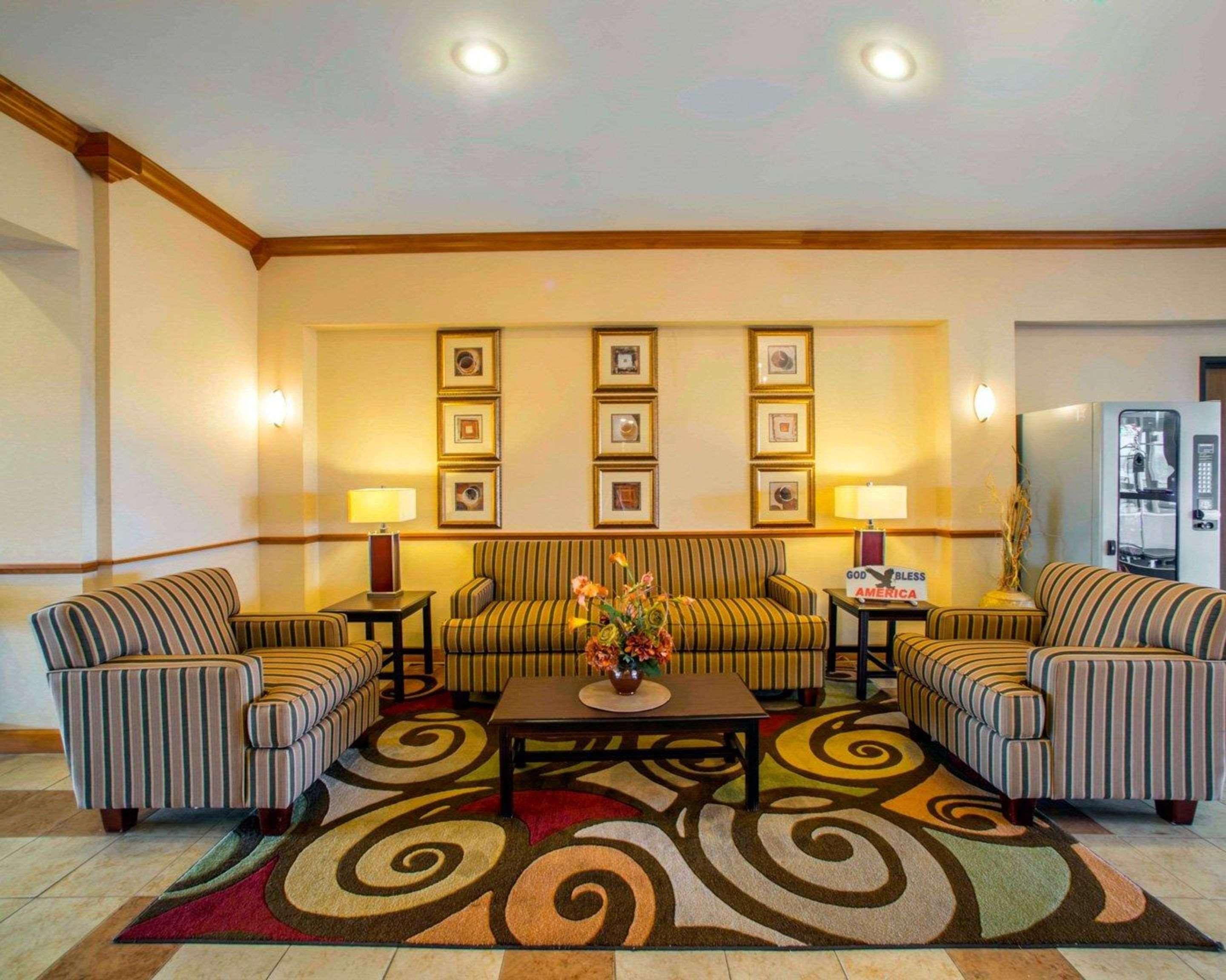Comfort Inn & Suites Greenville I-70 Eksteriør billede