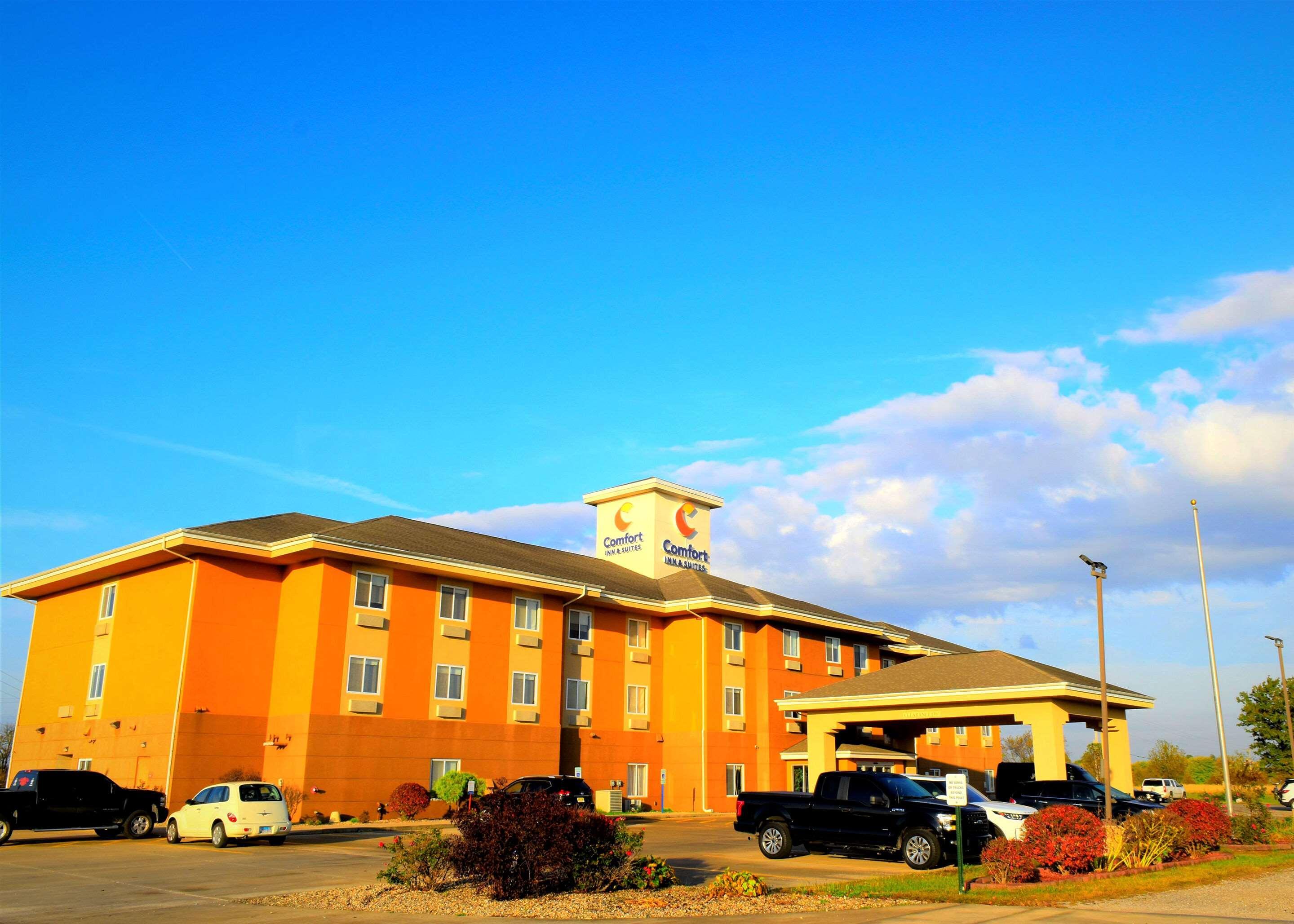 Comfort Inn & Suites Greenville I-70 Eksteriør billede
