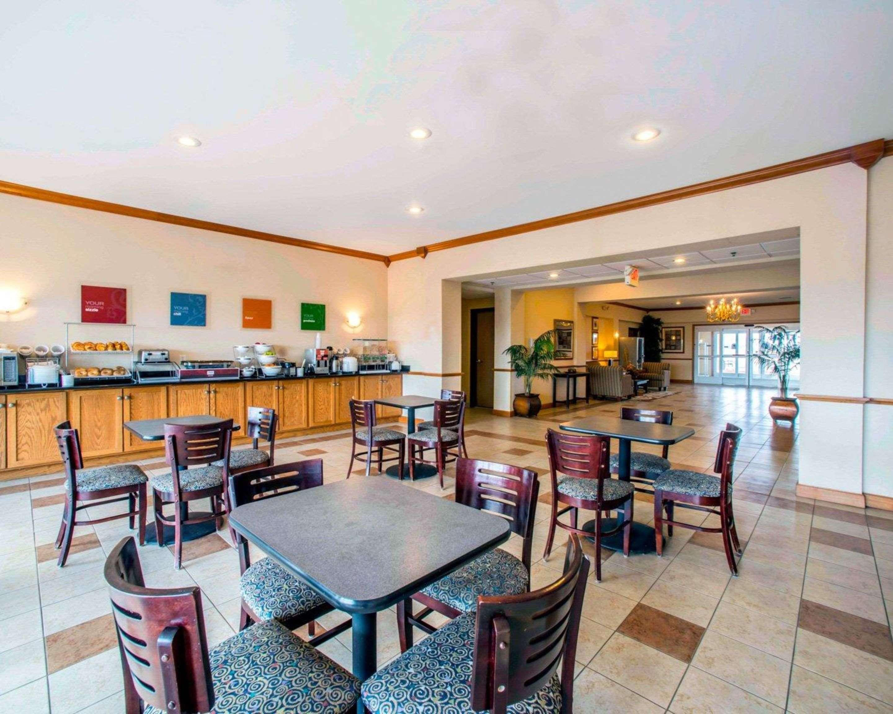 Comfort Inn & Suites Greenville I-70 Eksteriør billede