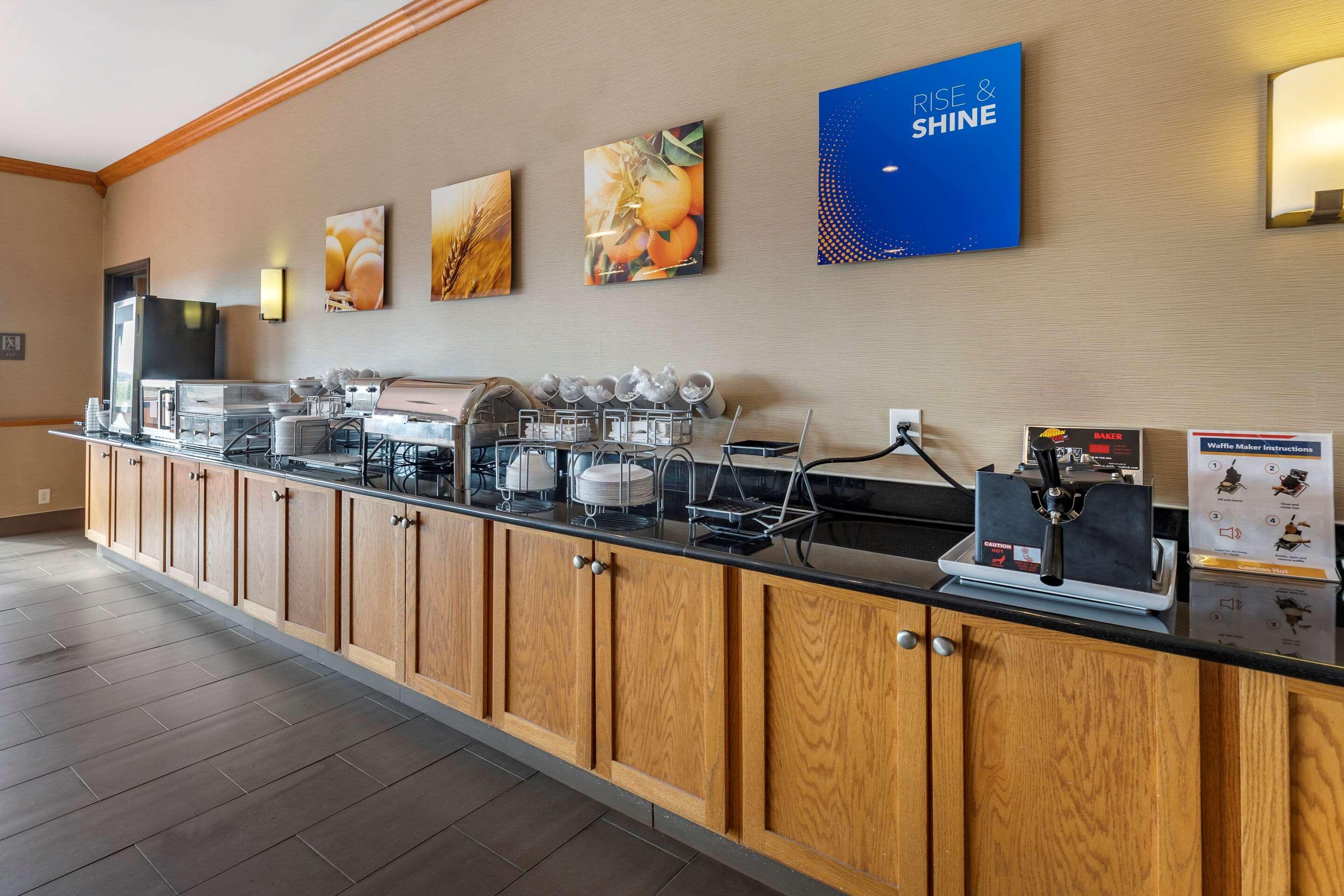 Comfort Inn & Suites Greenville I-70 Eksteriør billede